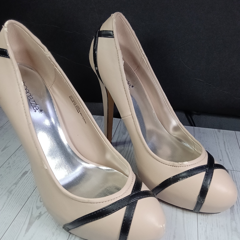 Bandolino Women's Beige and Black Heels
